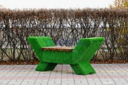 Топиари композиция рояль Мариэля с лавочкой — газон Eco+