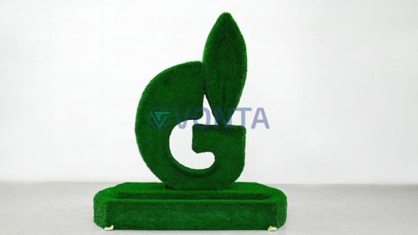 Топиари стела ГАЗПРОМ, h=180см — газон Premium