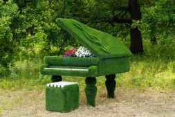 Топиари композиция рояль с пуфом — газон Deluxe