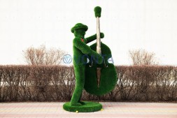 Топиари музыкант, контрабасист Витуш — газон Deluxe