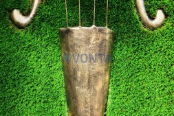 Топиари музыкант, контрабасист Витуш — газон Deluxe