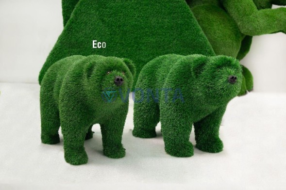 Топиари композиция медведи Зола — газон Deluxe Green и Стик — газон Eco