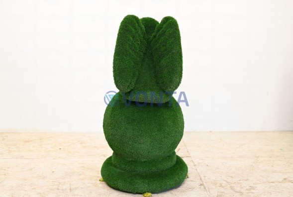 Топиари ангел на шаре — газон Есо