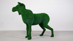 Топиари лосиха Галатея — газон Есо