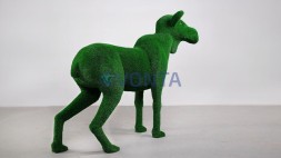 Топиари лосиха Галатея — газон Есо