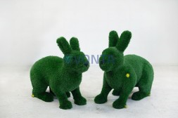 Топиари композиция заяц Чики и заяц Лада — газон Deluxe Green