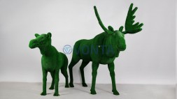 Топиари композиция лось Алкей и лосиха Галатея — газон Есо