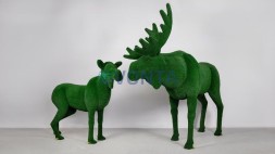 Топиари композиция лось Алкей и лосиха Галатея — газон Есо