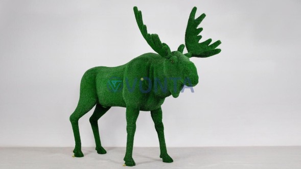 Топиари композиция лось Алкей и лосиха Галатея — газон Есо