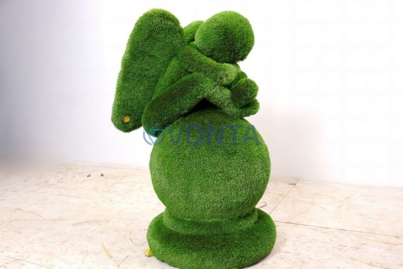 Топиари композиция ангел на шаре — газон Premium