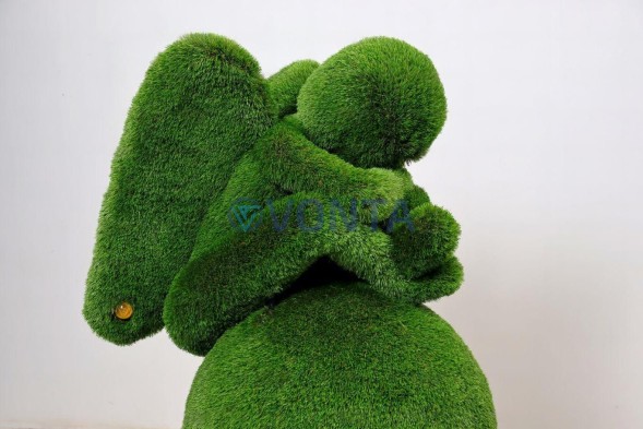 Топиари композиция ангел на шаре — газон Premium