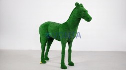 Топиари жеребенок Марс — газон Есо