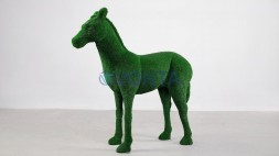 Топиари жеребенок Марс — газон Есо