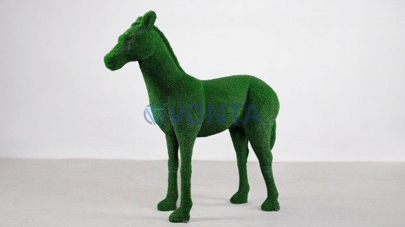 Топиари жеребенок Марс — газон Есо