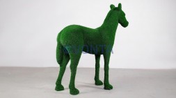 Топиари жеребенок Марс — газон Есо