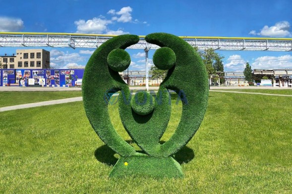 Топиари стела семья, в кругу своих — газон Deluxe Green