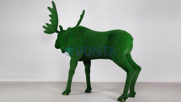 Топиари лось Алкей — газон Есо