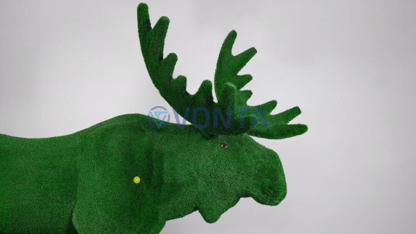 Топиари лось Алкей — газон Есо