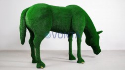 Топиари лошадь Марта — газон Есо