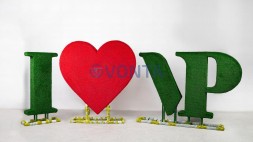 Топиари композиция буквы h=100см, с сердцем h=160 см — газон Есо