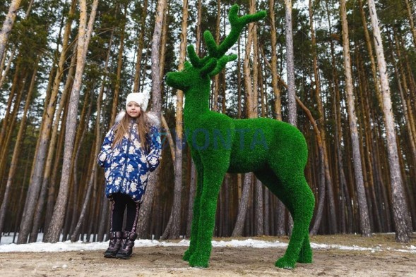 Топиари композиция олени, семья Черничная, 4 шт — газон Eco + Premium