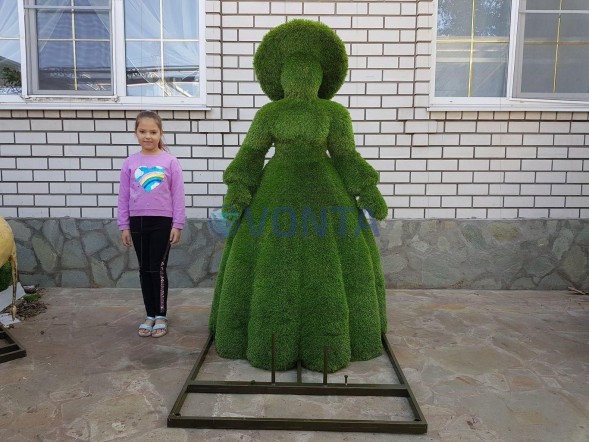 Топиари композиция леди и джентельмен, поцелуй, h=180 см — газон Premium