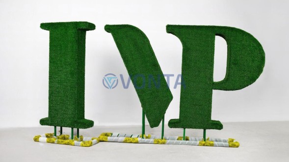 Топиари композиция буквы h=135см — газон Есо