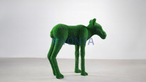 Топиари лосенок, h=120см — газон Есо