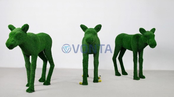 Топиари лосенок, h=120см — газон Есо