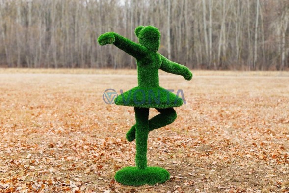 Топиари композиция балерины Мари и Диана — газон Deluxe