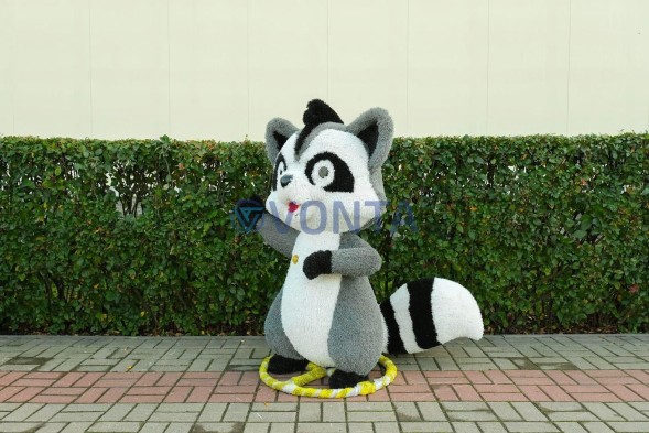 Топиари енот Ролс — газон Eco