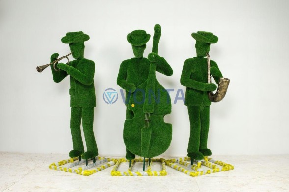 Топиари городской музыкант с саксофоном — газон Eco