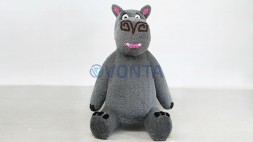 Топиари бегемотиха Лория — газон Есо