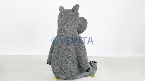 Топиари бегемотиха Лория — газон Есо