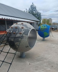 Сферы с канатами и тоннелем