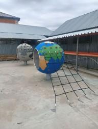 Сферы с канатами и тоннелем