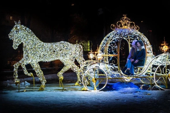 Светодиодная фотозона Королевская карета с Королевскими конями 250 см., (SR122)