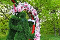 Топиари композиция влюбленные — газон Eco