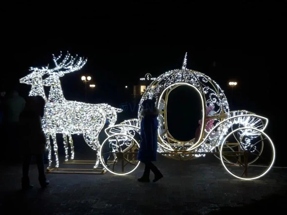 Светодиодная фотозона Карета Золушки с конями 250 см., (SR121)