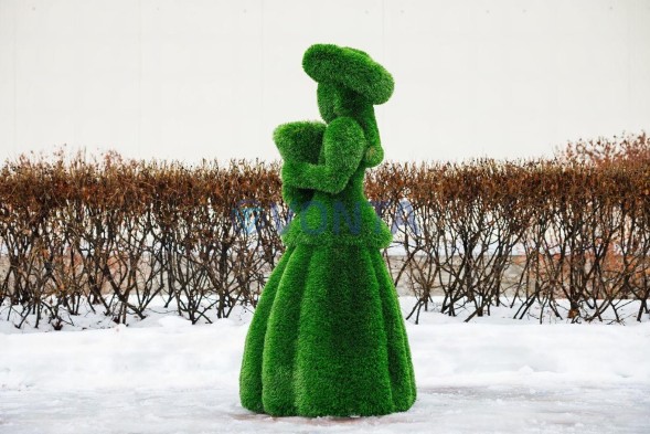 Топиари девочка с букетом — газон Deluxe Green