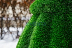 Топиари девочка с букетом — газон Deluxe Green