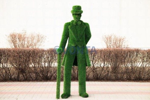 Топиари композиция светская встреча №3 (леди с зонтиком, джентельмен) — газон Deluxe