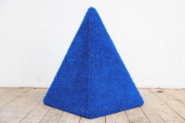 Топиари композиция пирамиды, синияя и зеленая — газон Eco