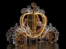 Светодиодная фотозона Карета Тыква 260 см.