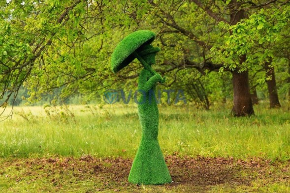 Топиари дама с зонтом Глория, h=210 см — газон Eco Green