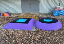 Квадратный батут в платформе