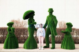 Топиари композиция светская встреча №1 (леди с зонтиком, джентльмен, девочки с подносом и букетом) —