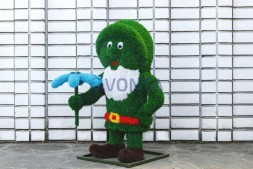 Топиари гном цветочник — газон Eco