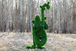 Топиари гном с контрабасом тыква, модель 1 — газон Premium