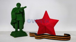 Топиари композиция герой Отечества и звезда с георгиевской лентой — газон Есо